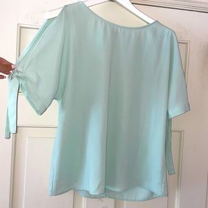 DYNAMITE - cold shoulder tee with ties - Size S